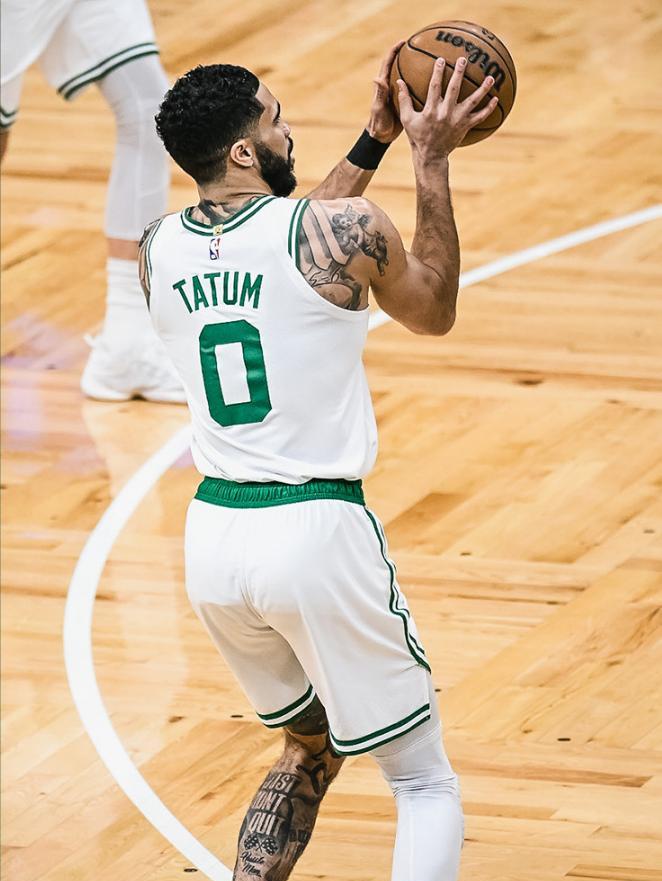 凯尔特人逆转四川队，塔图姆点燃赛场